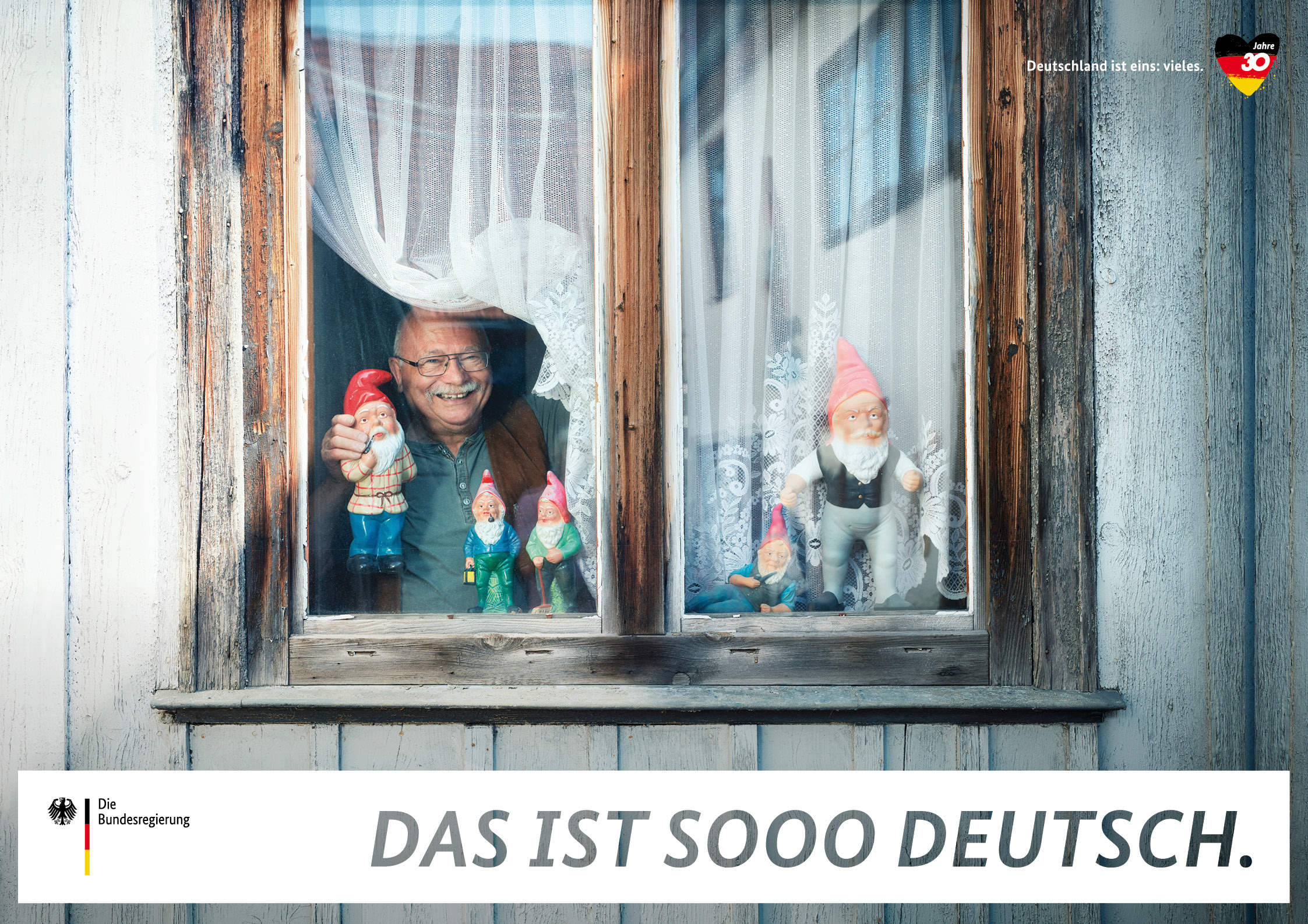 Ein Liebhaber von Gartenzwergen auf einem Plakat der Kampagne "Deutschland ist eins: vieles".