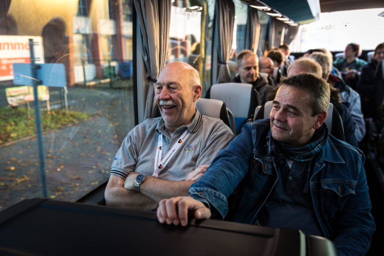 Mit dem Bus reisen die Teilnehmenden von „Deutschland im Gespräch“ von Ludwigshafen nach Dessau-Roßlau.